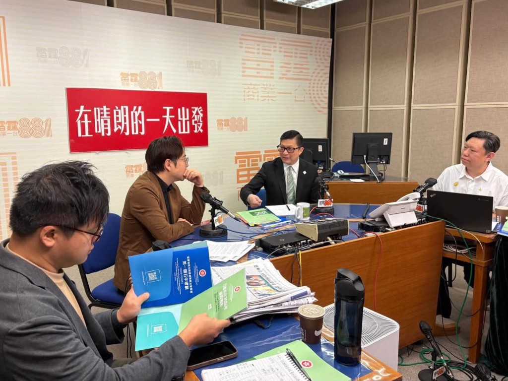 邓炳强表示，近日因应《五年规划》和《施政报告》接受不同传媒访问，指大家都很关注AI发展和规管。