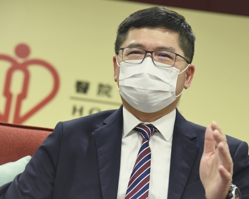 醫管局行政總裁高拔陞指4成以上醫管局員工接種疫苗。資料圖片