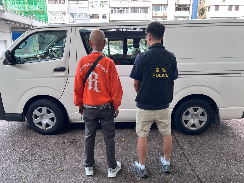 警方以涉嫌「管理賣淫場所」拘捕一名68歲姓湯本地男子。警方提供 警方以涉嫌「管理賣淫場所」拘捕一名68歲姓湯本地男子。警方提供