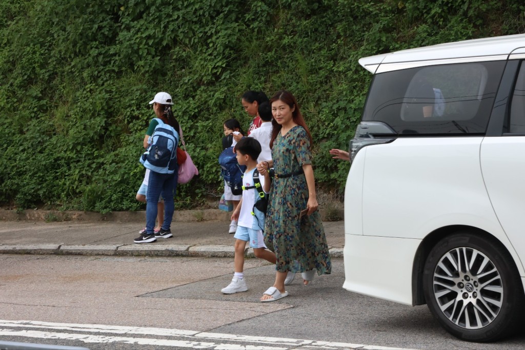 單是湊三個子女已經忙到爆。