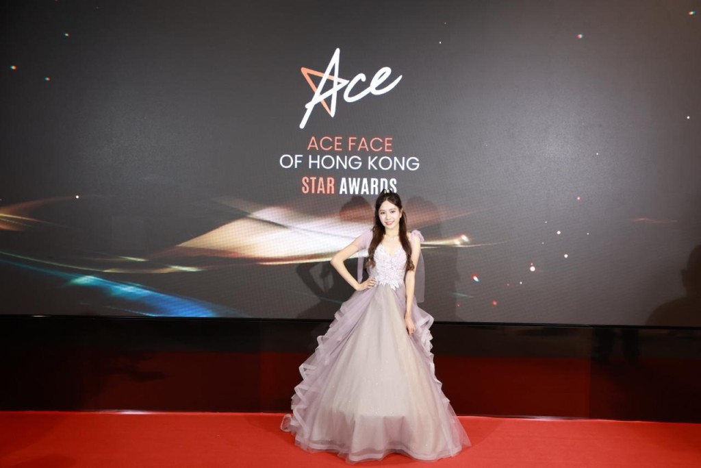 2022年,Lenna T.在《ACE演藝模特大賽》奪得演藝組季軍後加盟ACE娛樂。 2022年,Lenna T.在《ACE演藝模特大賽》奪得演藝組季軍後加盟ACE娛樂。