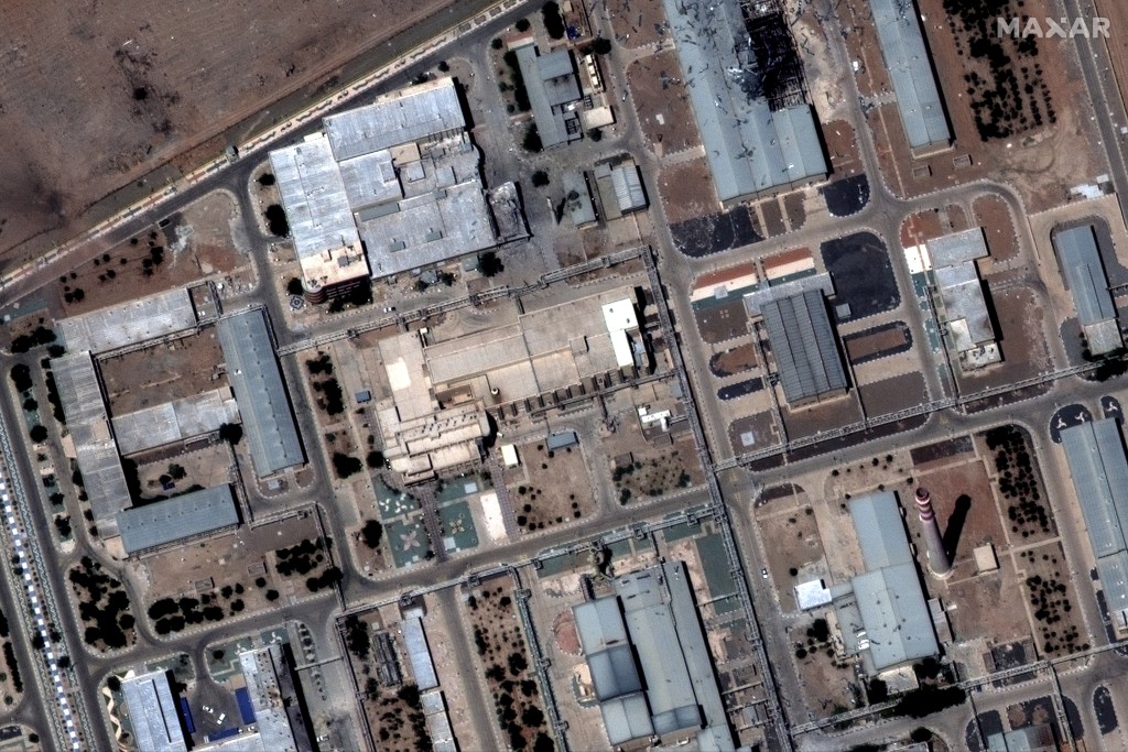 伊斯法罕核设施受美军导弹攻击后,多个地面建筑受损。 美联社 伊斯法罕核设施受美军导弹攻击后,多个地面建筑受损。 美联社