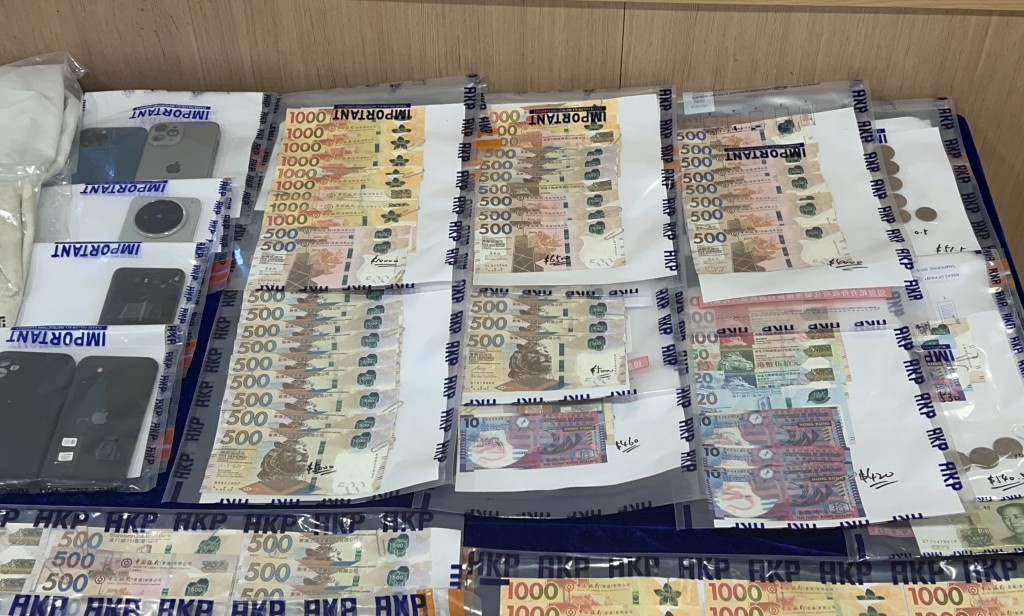 警方成功檢獲25萬元騙款。
