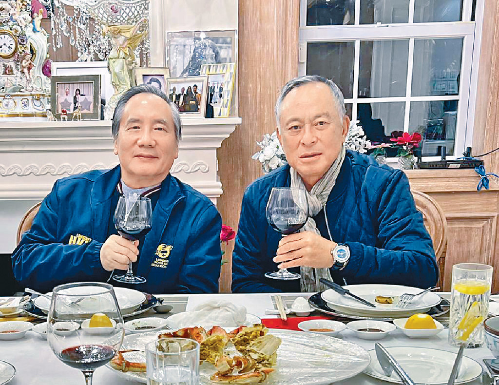 ■每次在杜Sir家中食飯，都要跟他來張合照