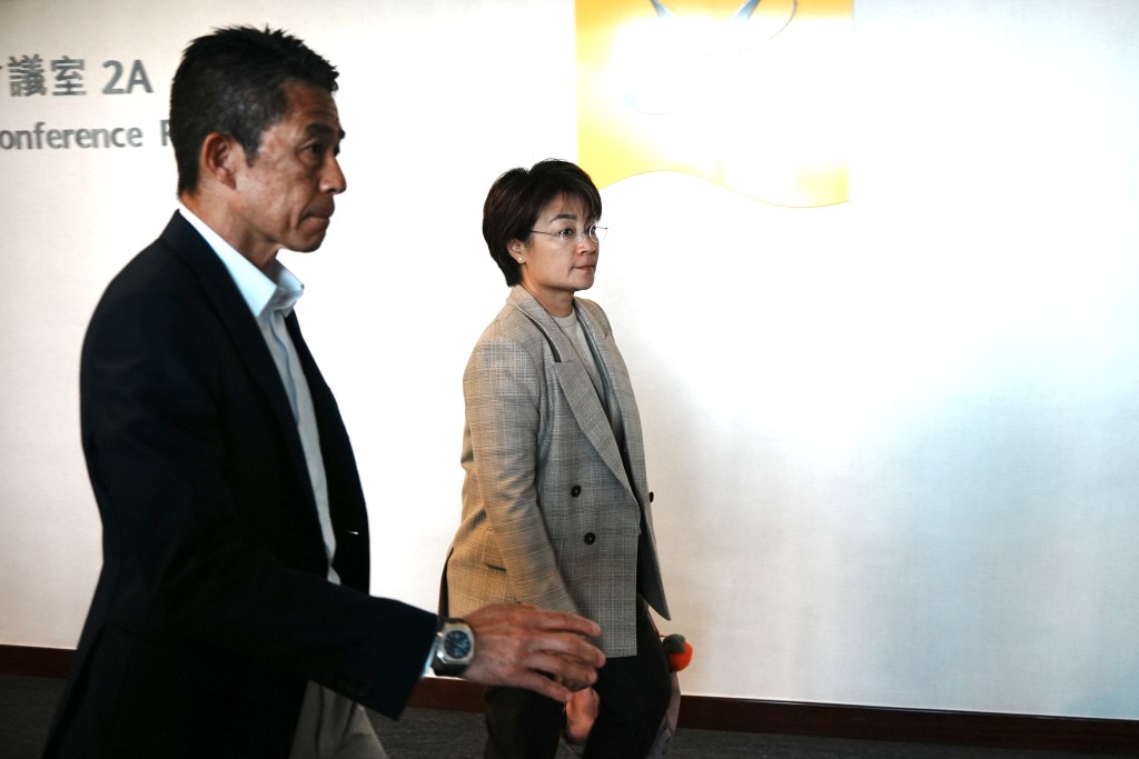 方國珊遲到約10分鐘。