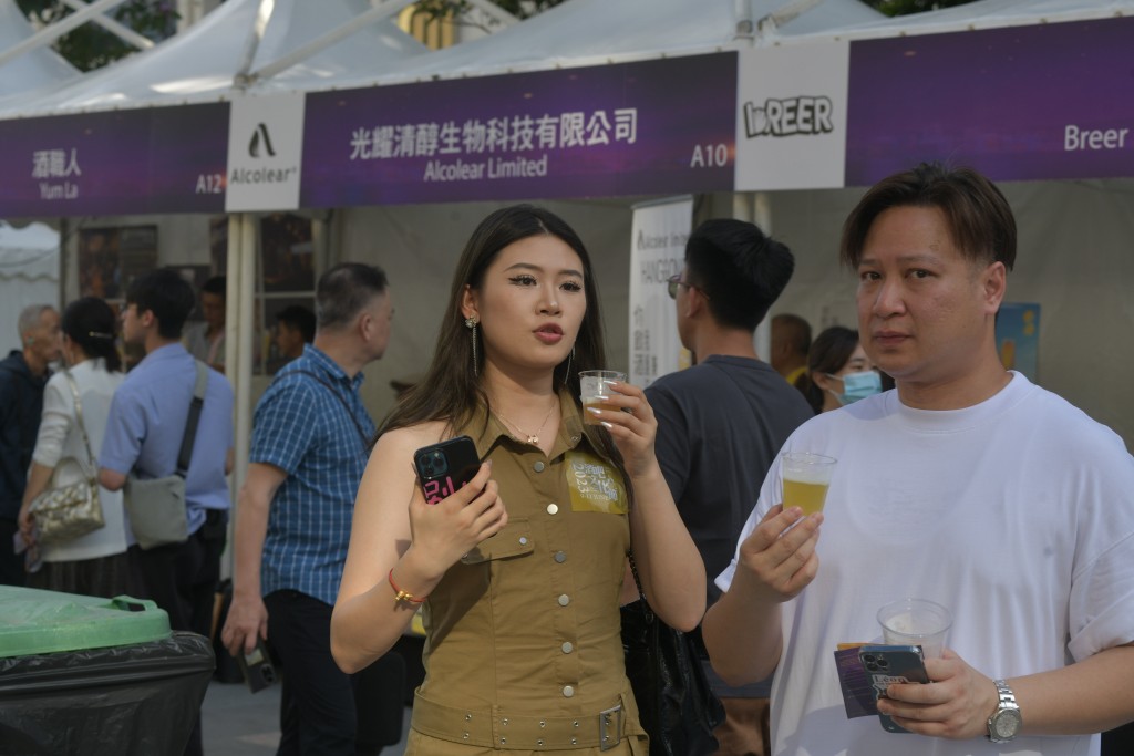 業界希望市民及遊客可以盡情吃喝玩樂，同時推廣香港酒吧文化。陳浩元攝