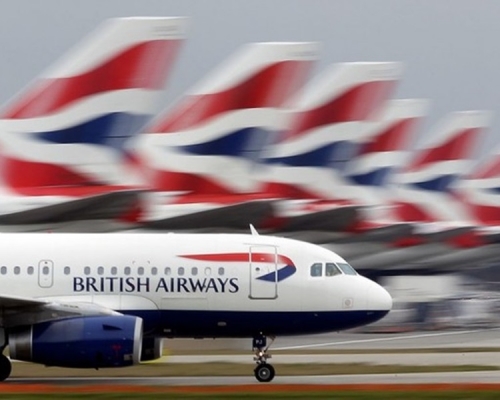 4班原定今午及今晚深夜來往香港及倫敦希斯路機場的英航航班取消。 