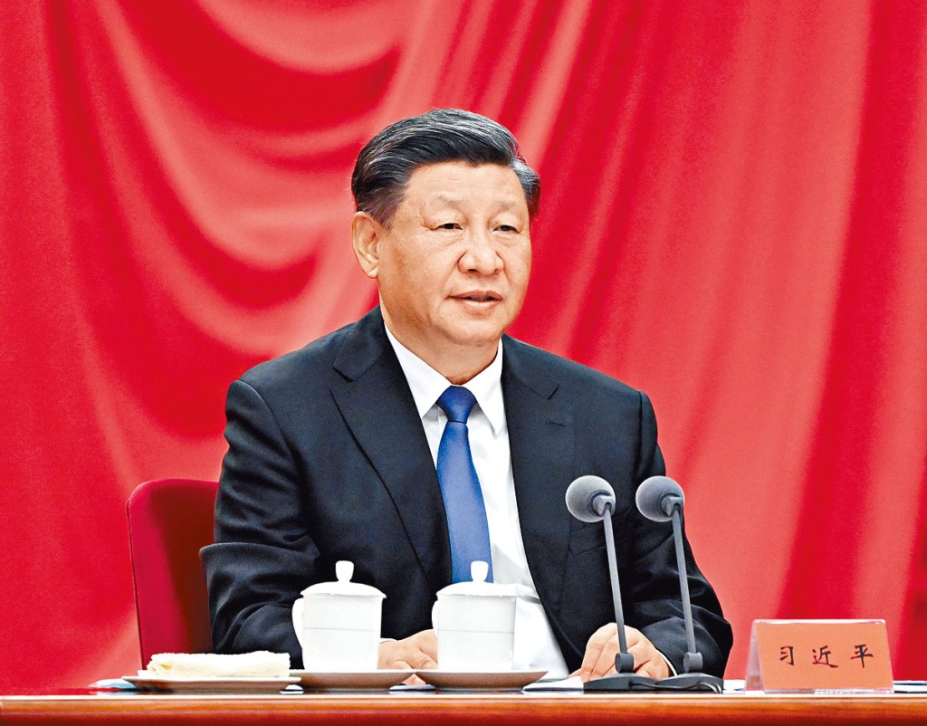 習近平代表中央政治局向全會作工作報告。