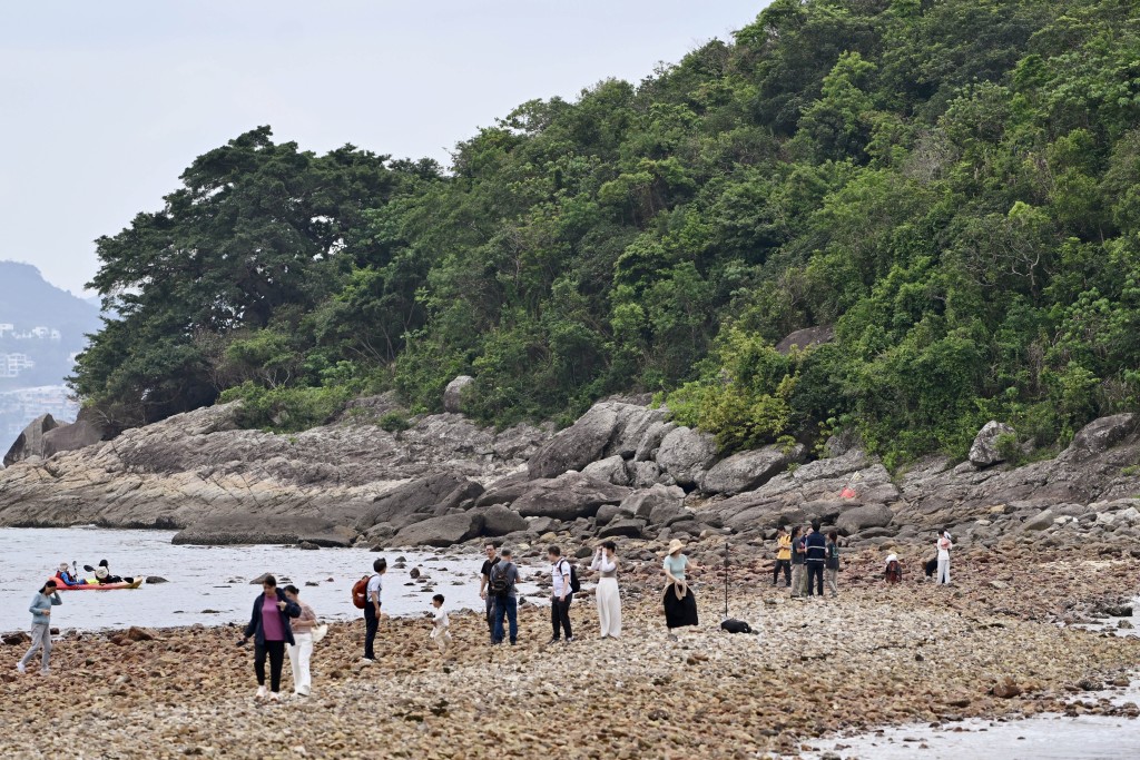 5月天氣回暖，漁護署預計參與浮潛、獨木舟等親海活動的遊客或會增加。