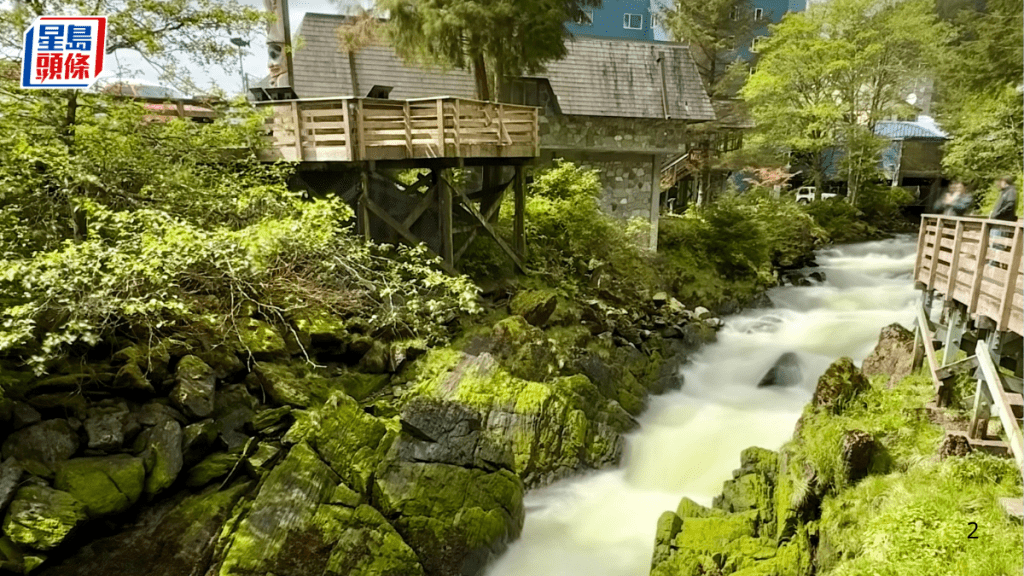 昇哥打卡|阿拉斯加凱奇坎溪街特色木屋與瀑布