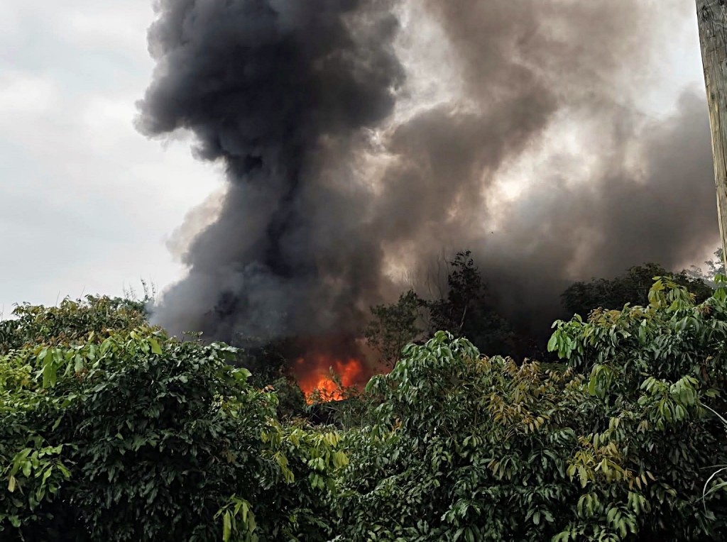 車房火勢猛烈。fb：盡在元朗