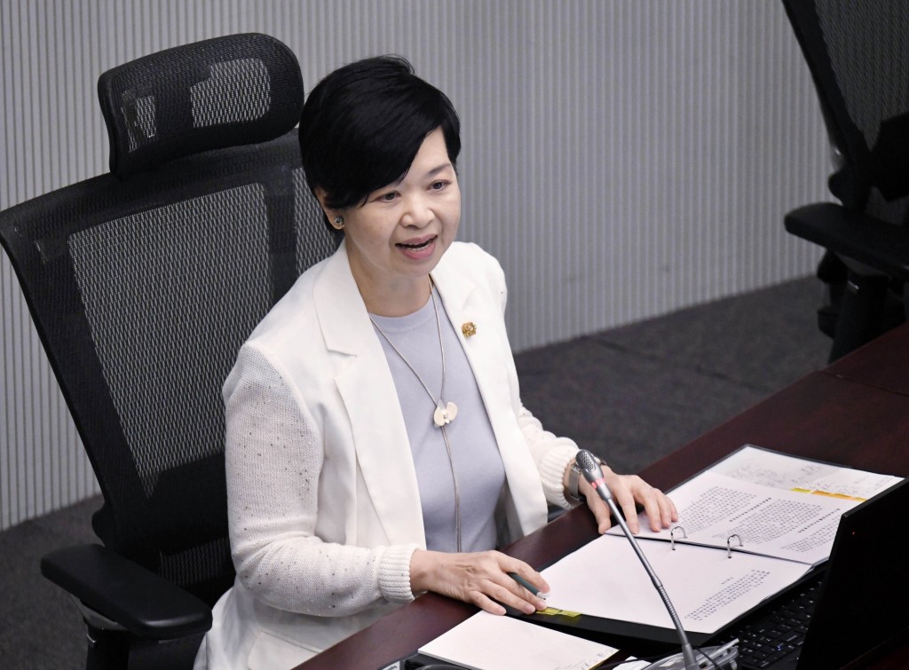 何永賢表示,若再進一步降低白表申請者首期要求,須留意有意置業青年可能面對的風險。資料圖片 何永賢表示,若再進一步降低白表申請者首期要求,須留意有意置業青年可能面對的風險。資料圖片