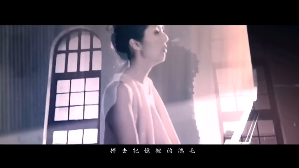 楊千嬅曾在《火鳥》MV中跳芭蕾舞拍攝。