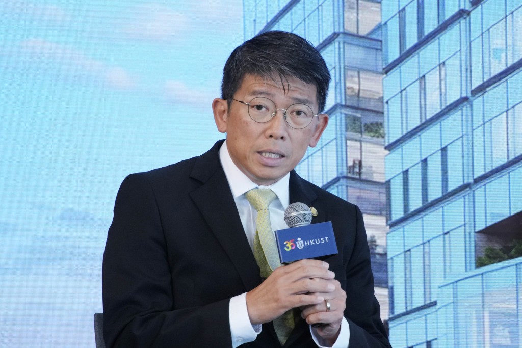梁如鴻剛加盟科大。 梁如鴻剛加盟科大。
