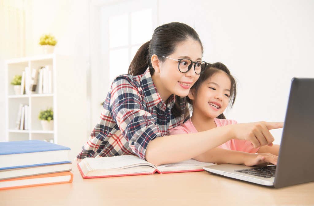 钟淑珊建议家长宜在升小孩子掌握好学校课业后,再安排适量的课外活动。