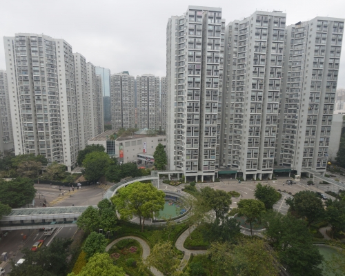 麗港城中層三房1035萬沽。