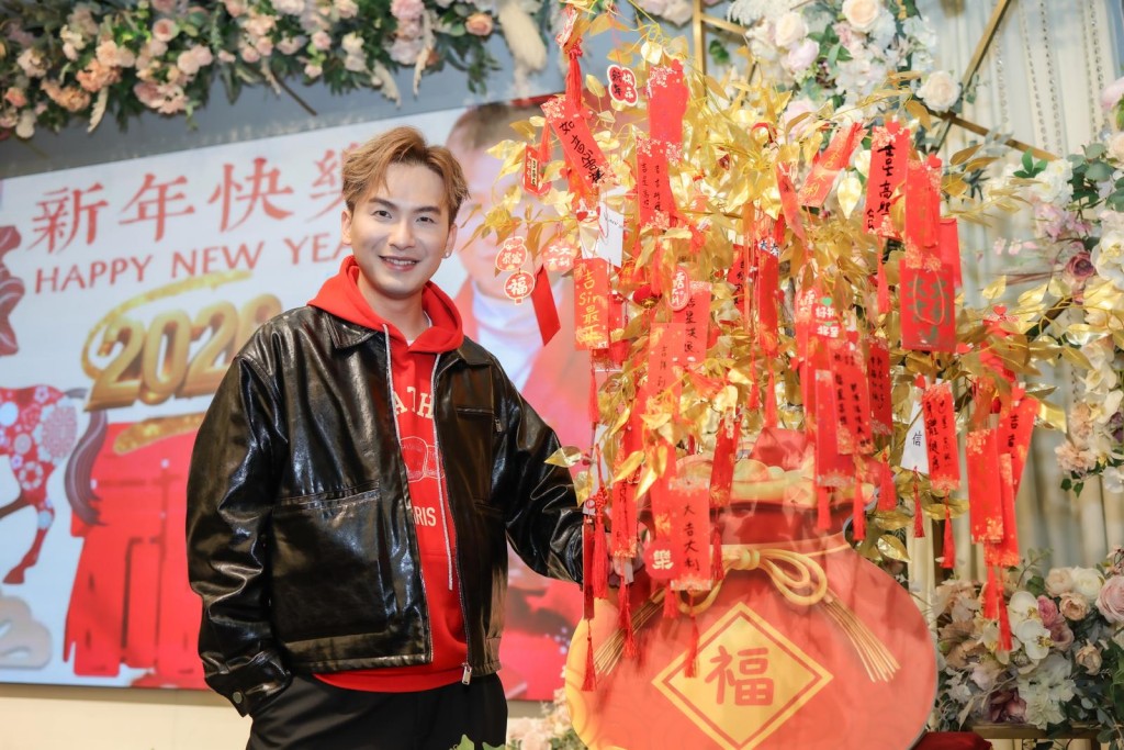 周吉佩与吉S粉（歌迷会）新春团拜。