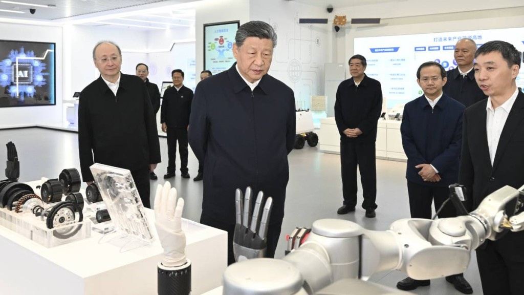 2月9日，習近平在北京亦莊國家信創園，了解科技創新成果展示。新華社