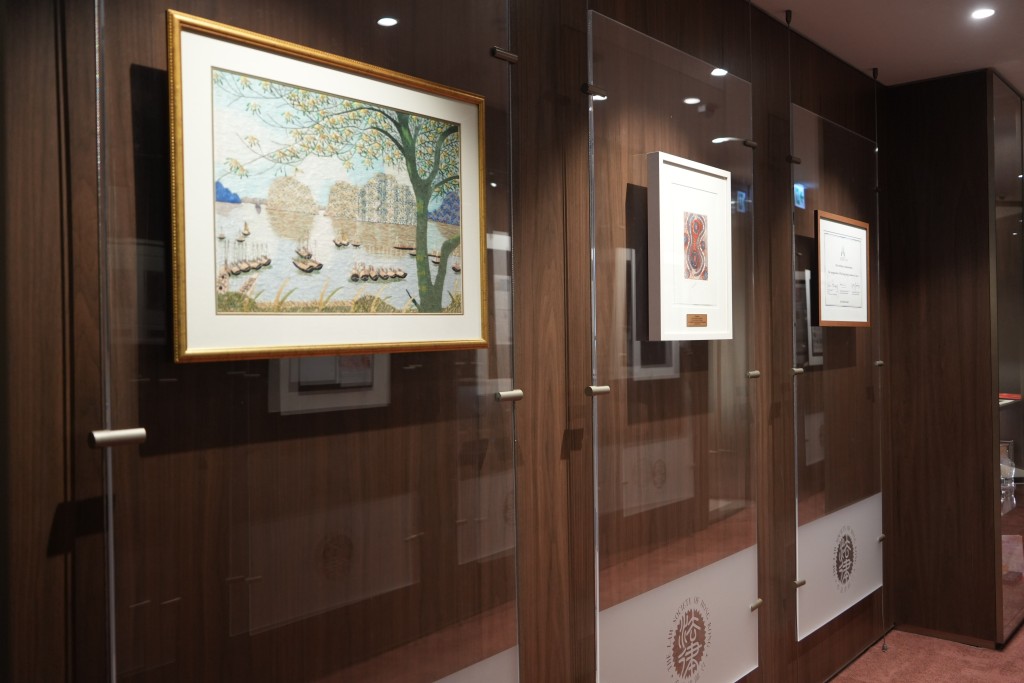 新會址設有文物展廊。 新會址設有文物展廊。