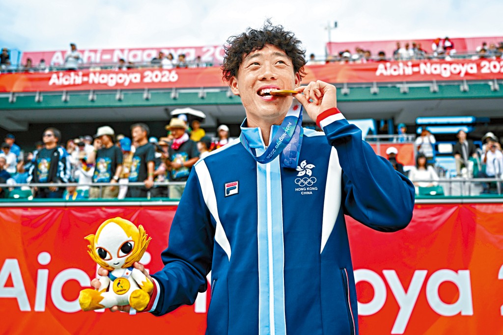 香港網球一哥黃澤林早前在亞運擊敗國家隊的吳易昺,首奪亞運男單冠軍。星島圖片 香港網球一哥黃澤林早前在亞運擊敗國家隊的吳易昺,首奪亞運男單冠軍。星島圖片