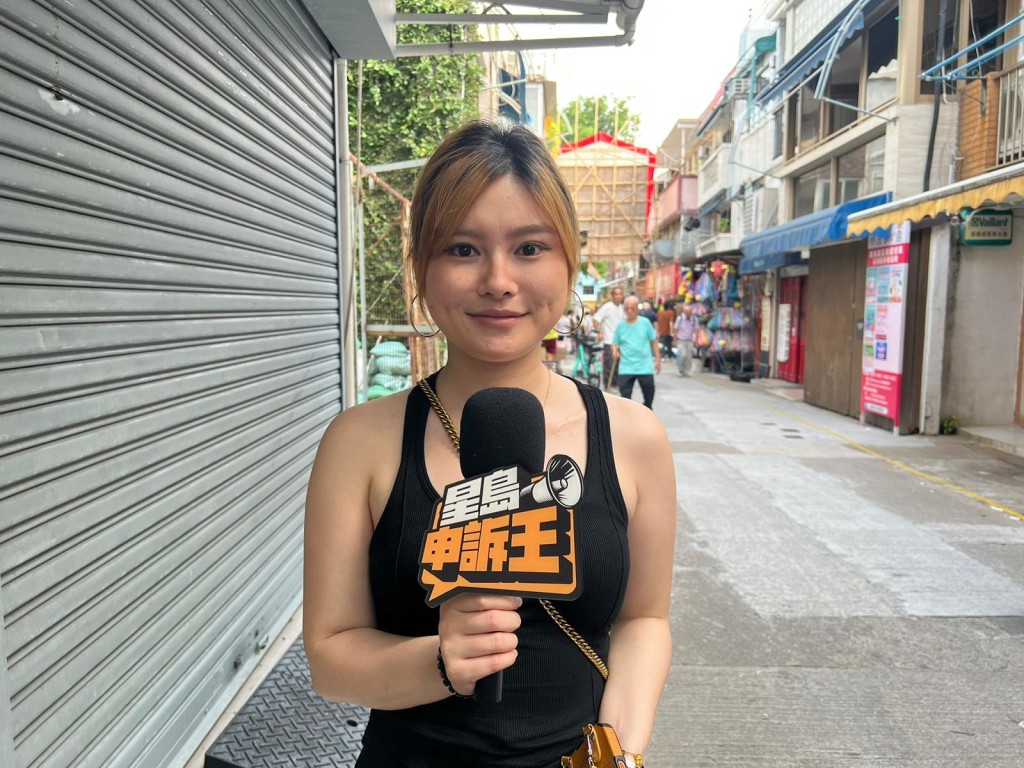 深圳遊客許小姐首次來看長洲太平清醮,指現場有大量警方駐守,秩序井然。 深圳遊客許小姐首次來看長洲太平清醮,指現場有大量警方駐守,秩序井然。