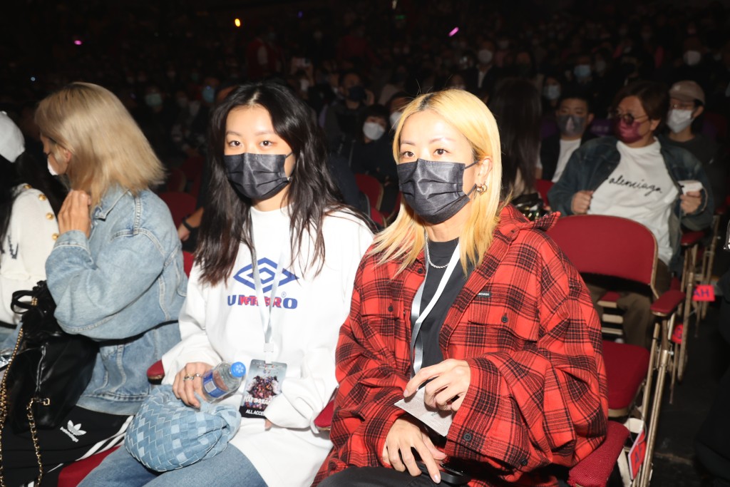 陈奕迅去年底举行香港演唱会，徐濠萦带女儿陈康堤捧场支持。