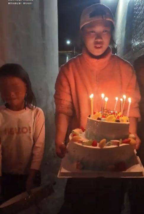 “superB太”揭发阿吉一家卖惨骗捐。