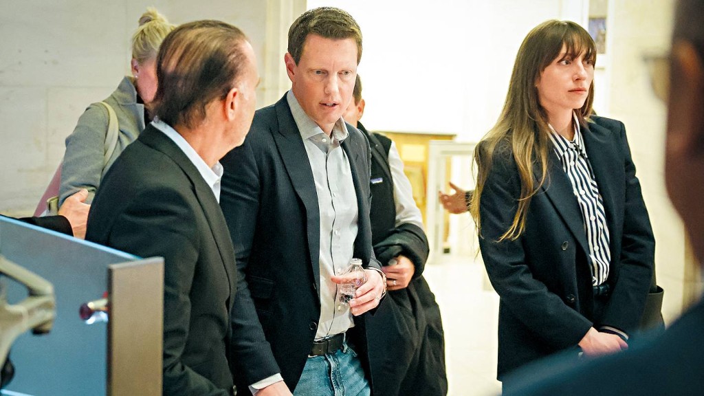 派拉蒙天空之舞行政總裁戴維·埃利森周一接受媒體訪問後，離開紐約證券交易所。  美聯社