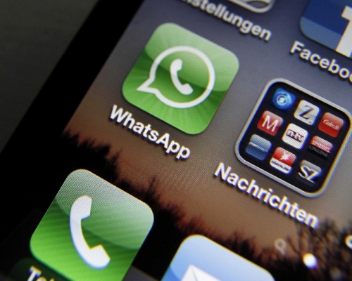 WhatsApp擬明年起賣廣告 。AP圖片