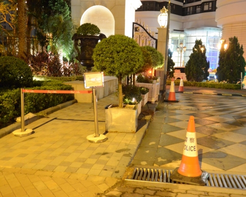 警員封鎖行人路調查