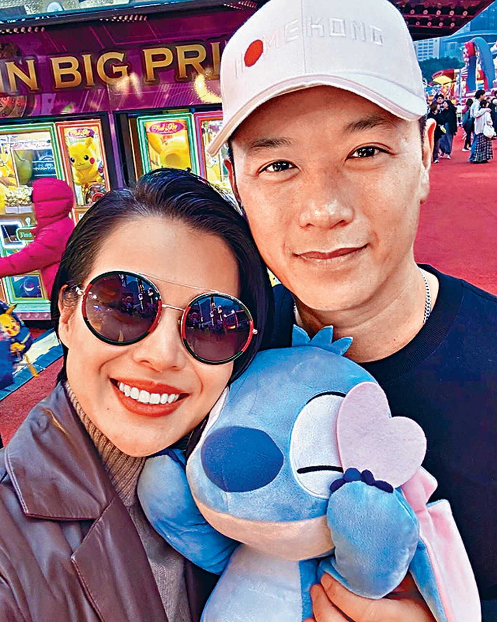 李乘德昨日發文拆彈，自認是愛擁抱的人，而老婆胡杏兒亦有點讚。