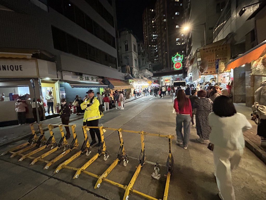 警方在觀音廟附近實施特別交通安排。