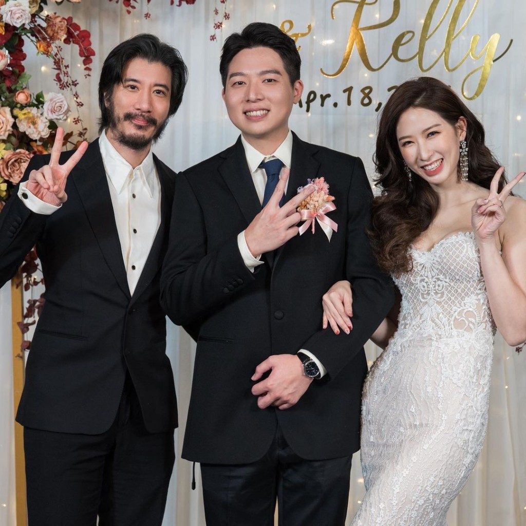 王力宏啲毛髮長晒就好似西人。