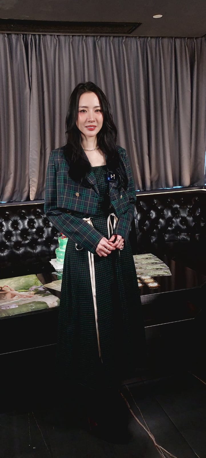 Hana現為獨立歌手,稱已收到新歌,仍處於洽談中,要慢慢同對方溝通。 Hana現為獨立歌手,稱已收到新歌,仍處於洽談中,要慢慢同對方溝通。