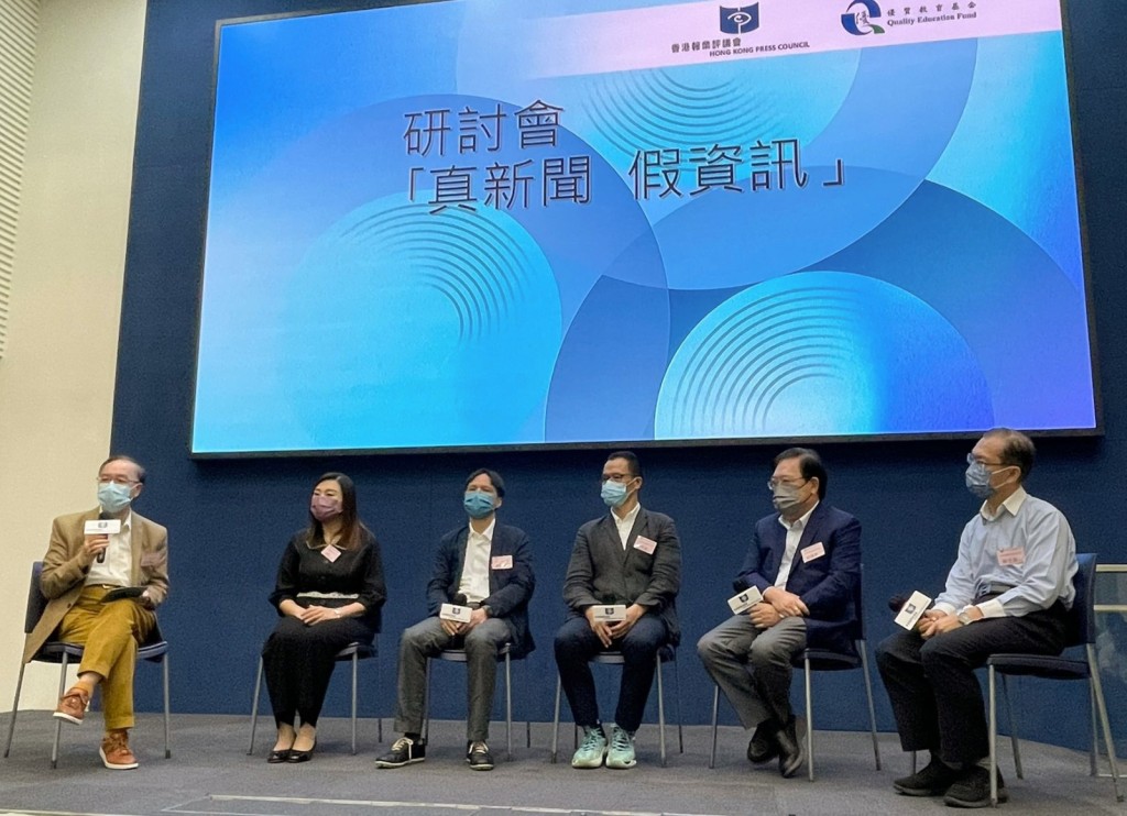 「與中學生和老師談新聞」傳媒教育活動是透過體驗學習模式,結合到校講座、工作坊及參觀活動。