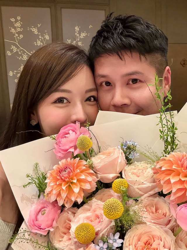 譚嘉儀由拍拖到結婚，與老公已一齊多年。