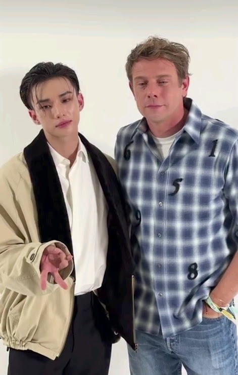 Stray Kids成員鉉辰與品牌創意總監Jonathan Anderson合照。