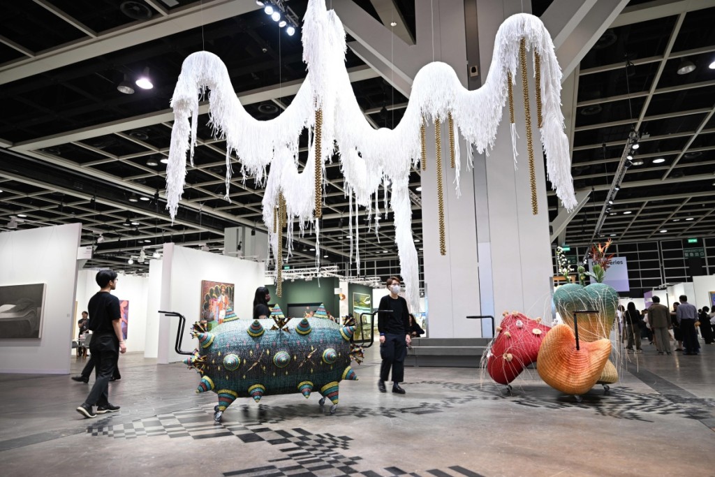 梁慧圭Haegue Yang（韓國） 《Contingent Spheres》 （2020 年，2022 年） Kukje Gallery（首爾、釜山）kurimanzutto（墨西哥城、紐約） 桑塔畫廊（巴黎）