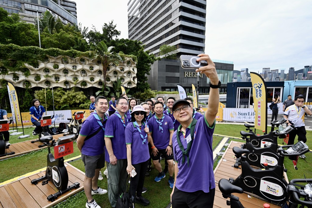 童軍總會嘉賓在啟動儀式後合照。 童軍總會嘉賓在啟動儀式後合照。