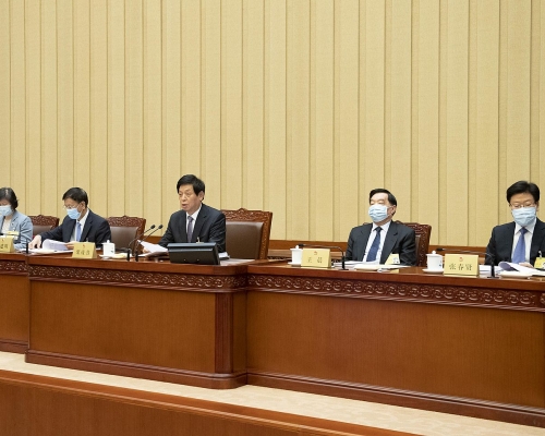 人大常委舉行會議。新華社圖片