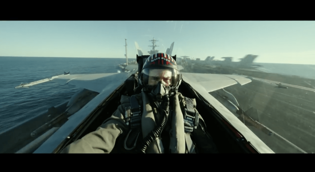 湯告魯斯近年重拍《壯志凌雲》，在戲中同樣駕駛戰機。電影截圖