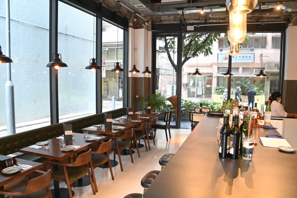 按食肆類別分析，非中式餐館表現最佳。