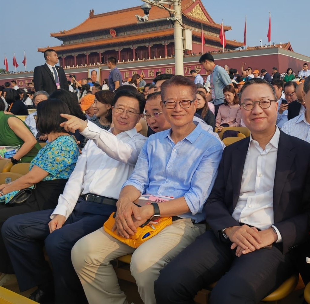 多位政府高官在城樓下觀禮。林定國FB 多位政府高官在城樓下觀禮。林定國FB