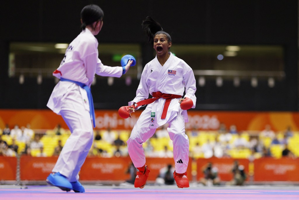 曾綺婷於亞運女子「組手」50公斤級決賽憾負馬來西亞選手Shahmalarani CHANDRAN，取得銀牌。路透社