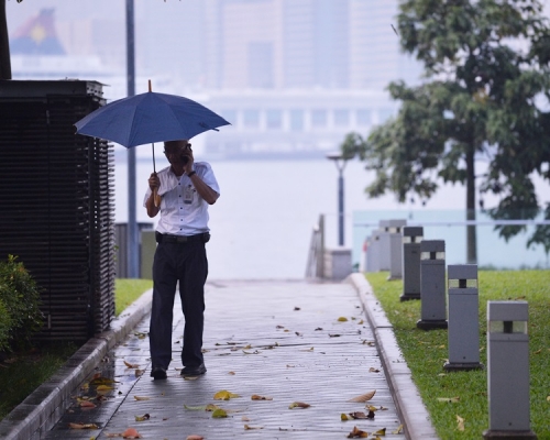 季候風補充周末有雨,周日跌至20℃。資料圖片