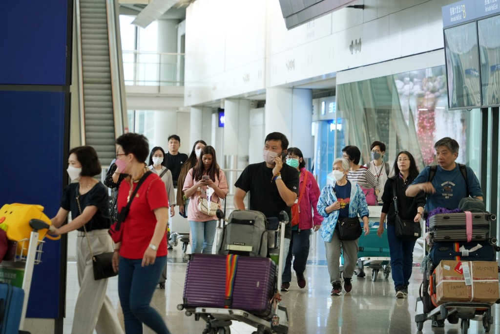 姚柏良指可加強措施吸引轉機旅客，將他們轉化為入境旅客。資料圖片