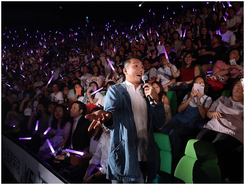 吳浩康與祖兒合唱