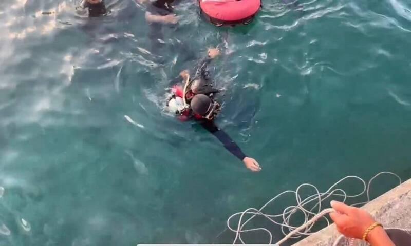  24歲港男綠島遊連人帶車墜海。自由時報