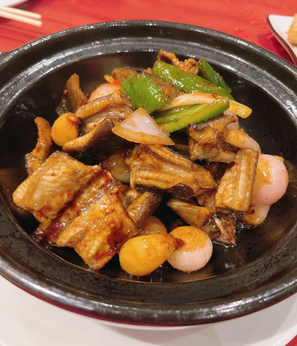 广州饮茶好去处2024｜广州北园酒家特色美食黄鳝煲。（图片来源：小红书@一口奶酪酱）