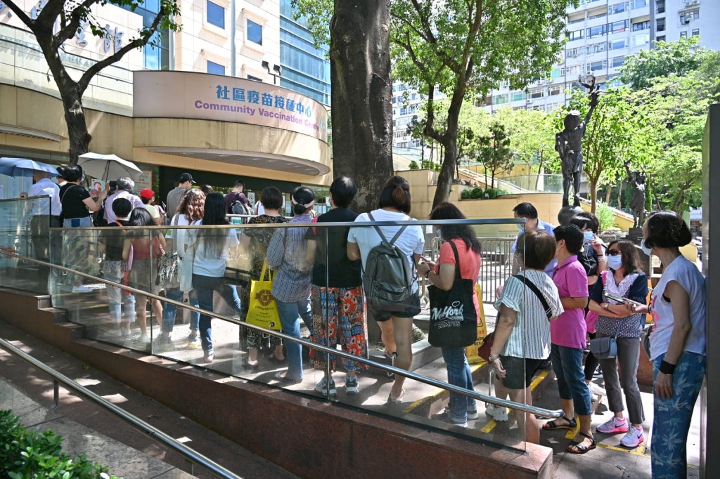 超過395萬人已經接種首劑疫苗。